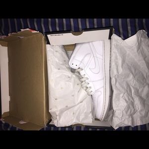 Air Jordan 1 Mid (white and grey)